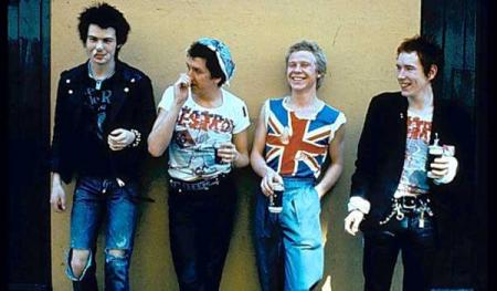 SeX PiStOlS