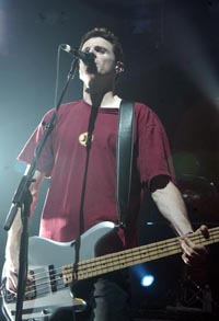 bassiste of  THE OFFSPRING
